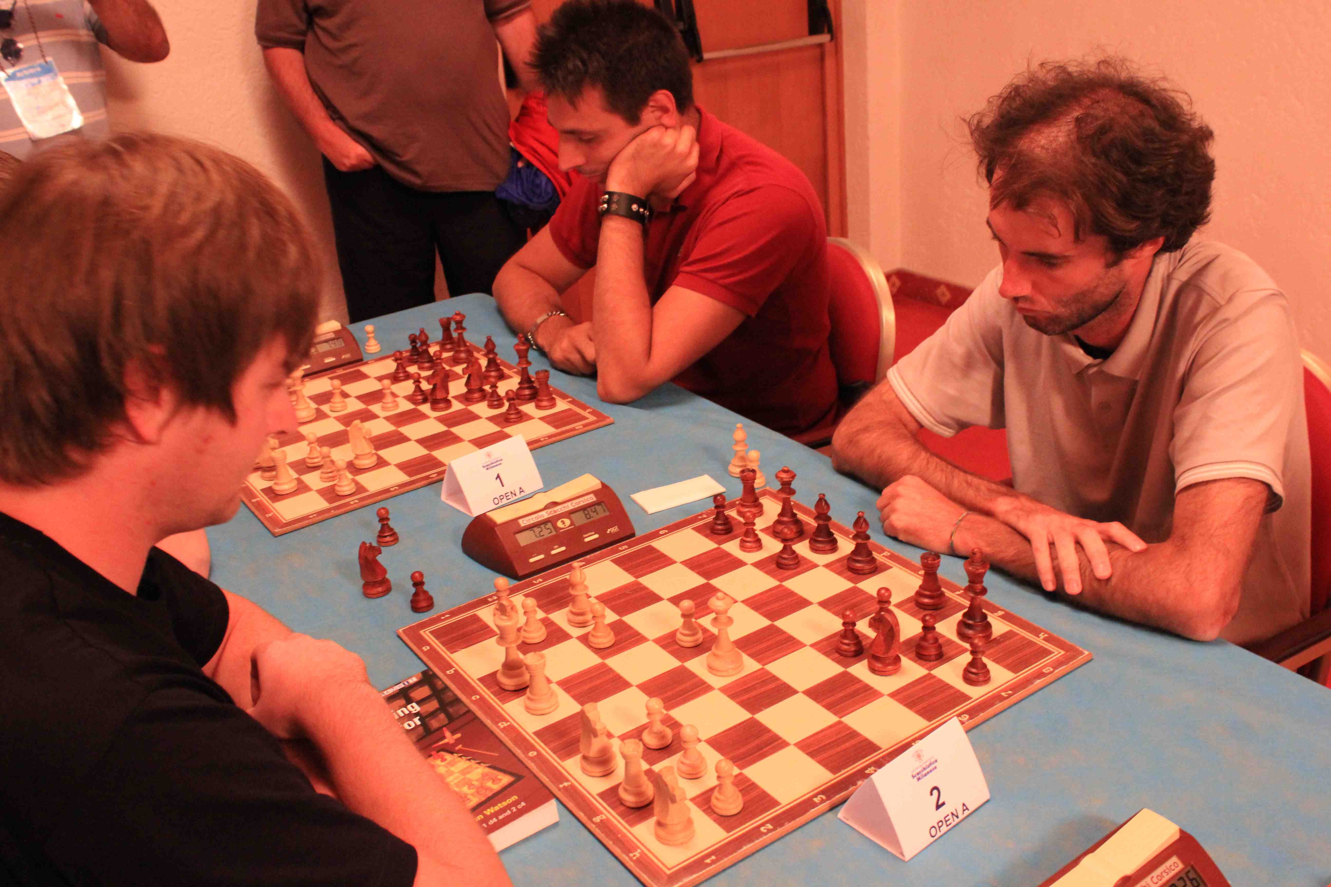 Kravchenko-Francesco Mortola e, in prima scacchiera Massimiliano Autino, quarto classificato. Foto di Volfango Rizzi (SPQeR).