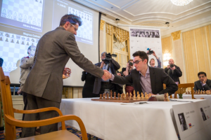 Aronian-Caruana prima dell'inizio del V turno. Foto di Maria Emelianova.