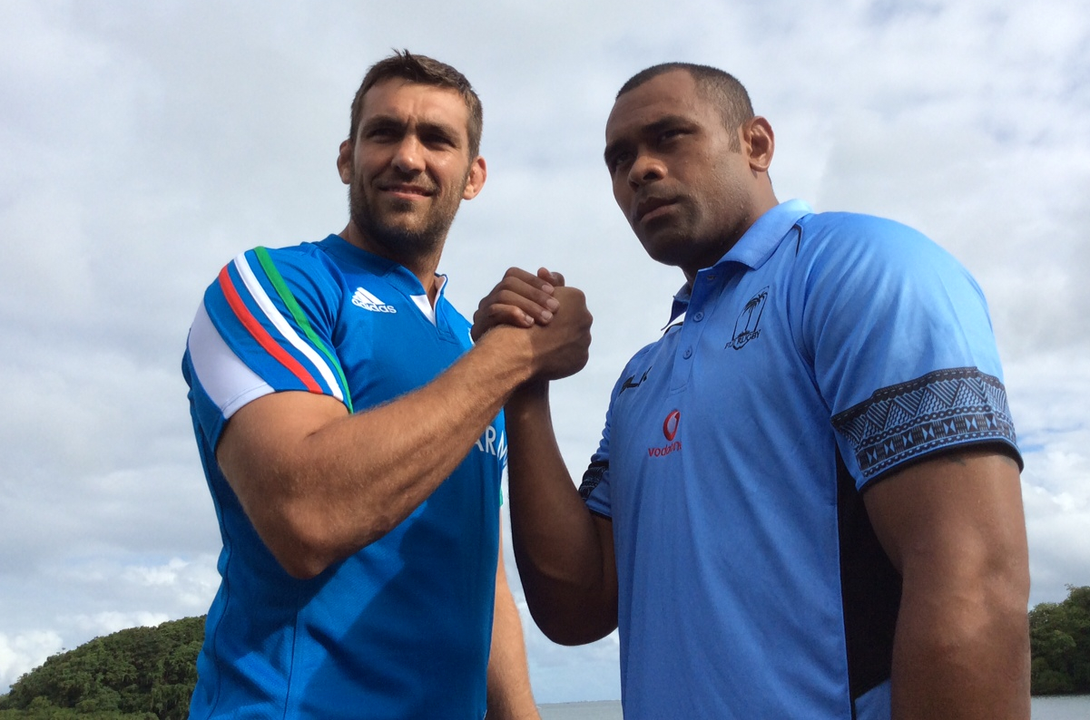Il capitano dell'Italia Quintin Geldenhuys ed il capitano delle Figi Akapusi Qera alla vigilia del test-match di sabato all'ANZ Stadium di Suva. Foto: FIR. 