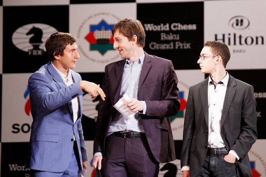 Sergey Karjakin (a sinistra) e Fabiano Caruana (a destra) alla cerimonia d'apertura. Al centro Alexander Grischuk.