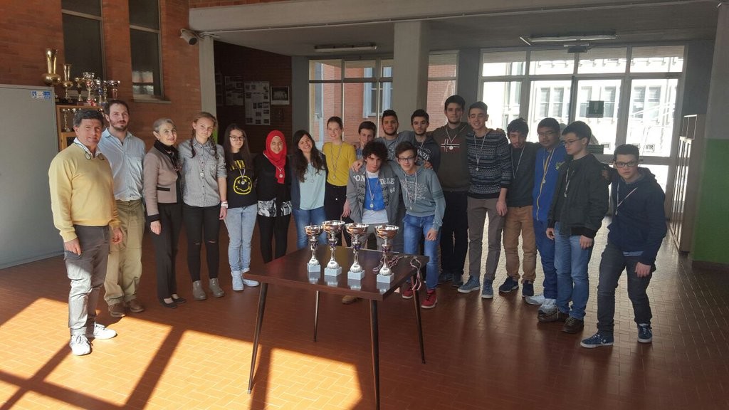 Gli alunni del Liceo Galilei di Voghera premiati alla presenza del Prof. Carmine Illuminati e della Dirigente Scolastica Prof.ssa Daniela Lazzaroni.