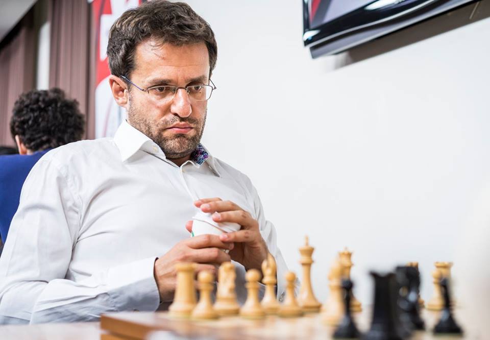Levon Aronian difende il primato a suon di vittorie.
