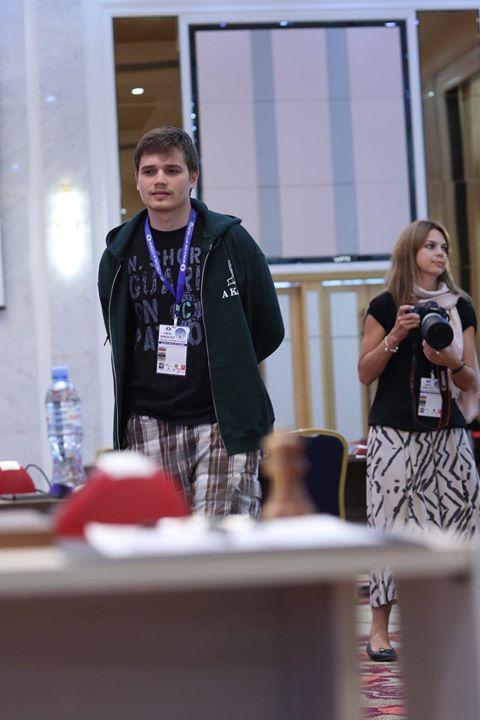 Anton Kovalyov indossando i bermuda. Fotografie di Maria Elianova.